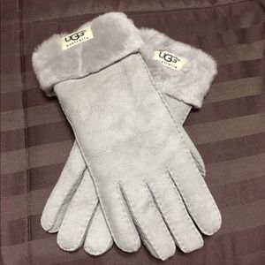 Like New Ugg Australia Gray Gloves